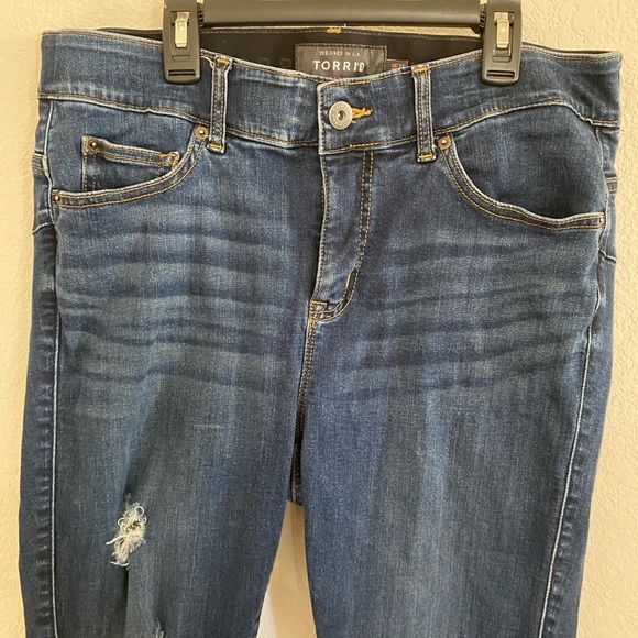 Torrid Bombshell Skinny Premium Stretch High-Rise Destructed Jeans,Size 14R - Picture 5 of 6